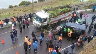 Choque entre camión y combi deja varios heridos en la vía Juliaca-Arequipa