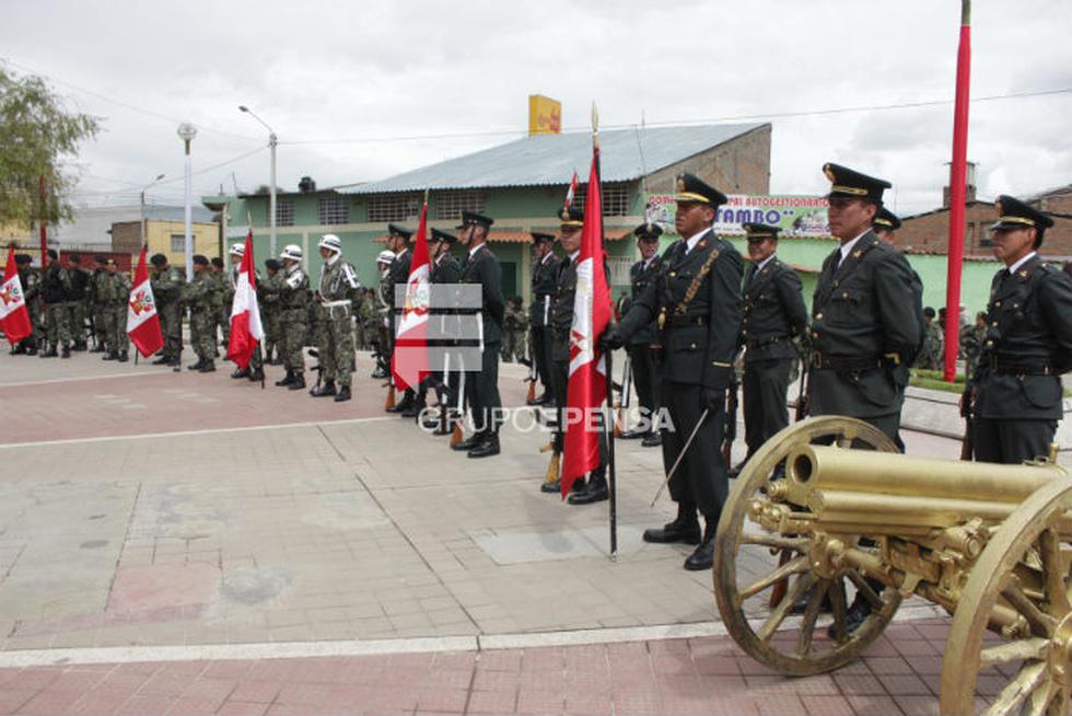 Ejército rinde homenaje a la Bandera del Perú