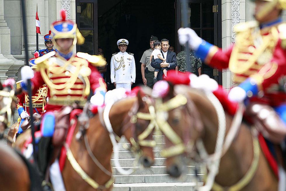 Ollanta Humala presenció cambio de guardia junto a su hijo Samin