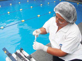 Digesa supervisa piscinas en Pisco