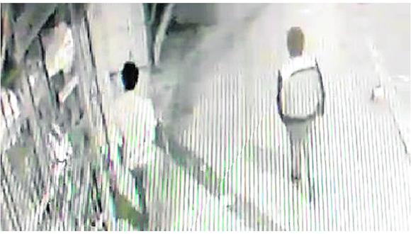 ​Dos intentan arrancar cámara de seguridad pero se van con las manos vacías (VIDEO)