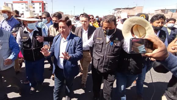 El legislador  ratificó su postura de impulsar el cambio de la Constitución. Confirmó que continuará visitando Arequipa y otras regiones. (Foto: GEC)
