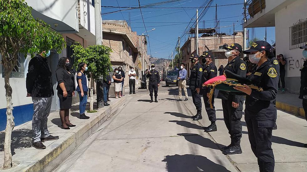 Ayacucho: rinden honores póstumos a policía fallecido por COVID-19