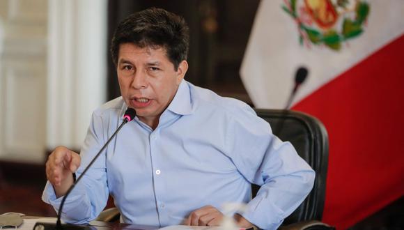 El presidente Pedro Castillo aseguró en su cuenta de Twitter que revisará los contratos de concesión tras el alza de peajes. (Foto: Presidencia)