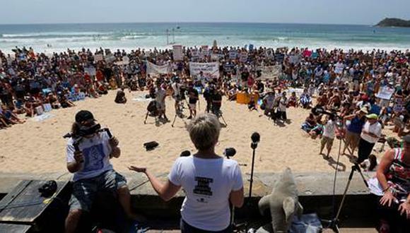 Australia: Miles de personas protestan contra la caza de tiburones 