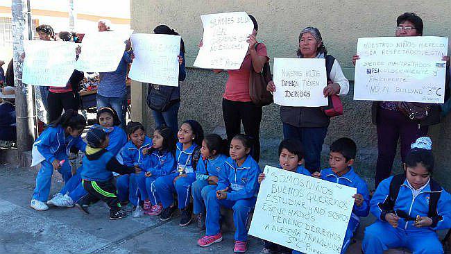 Padres protestaron en la I.E. Benigno B. Farfán