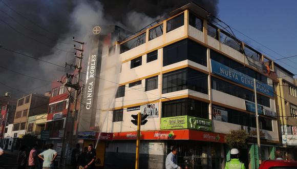 Dantesco incendio se registra en academia preuniversitaria en centro de Chimbote (VIDEO)