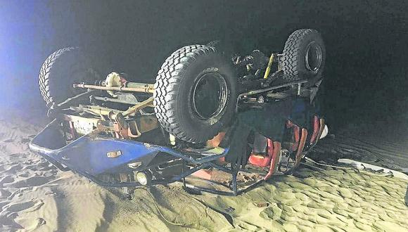 Dos muertos en volcadura de tubular cuando recorría las dunas de Huacachina