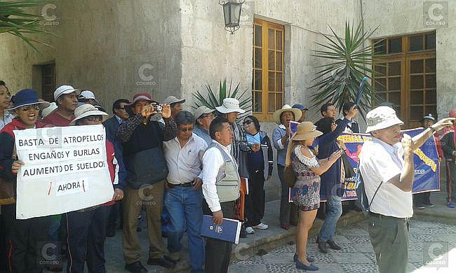 Educación: revisarán saldos de presupuesto para pagar deuda social a profesores