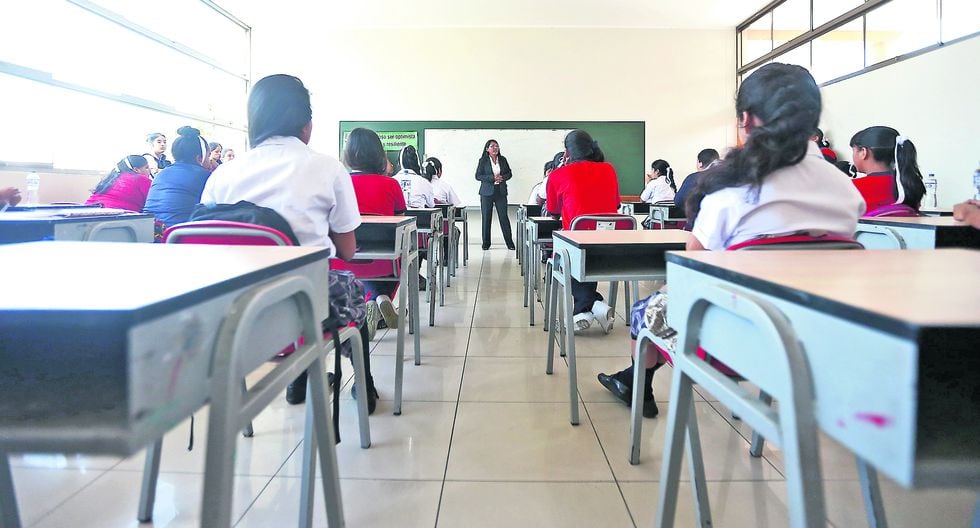 El ministro de Educación, Martín Benavides, indicó que el aumento se dará a 384,000 docentes nombrados y contratados con una inversión de S/ 493 millones