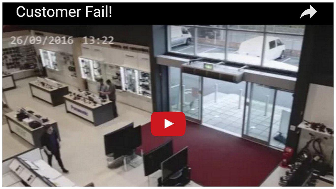 YouTube: este cliente cometió inocente error que le costará miles de dólares (VIDEO)