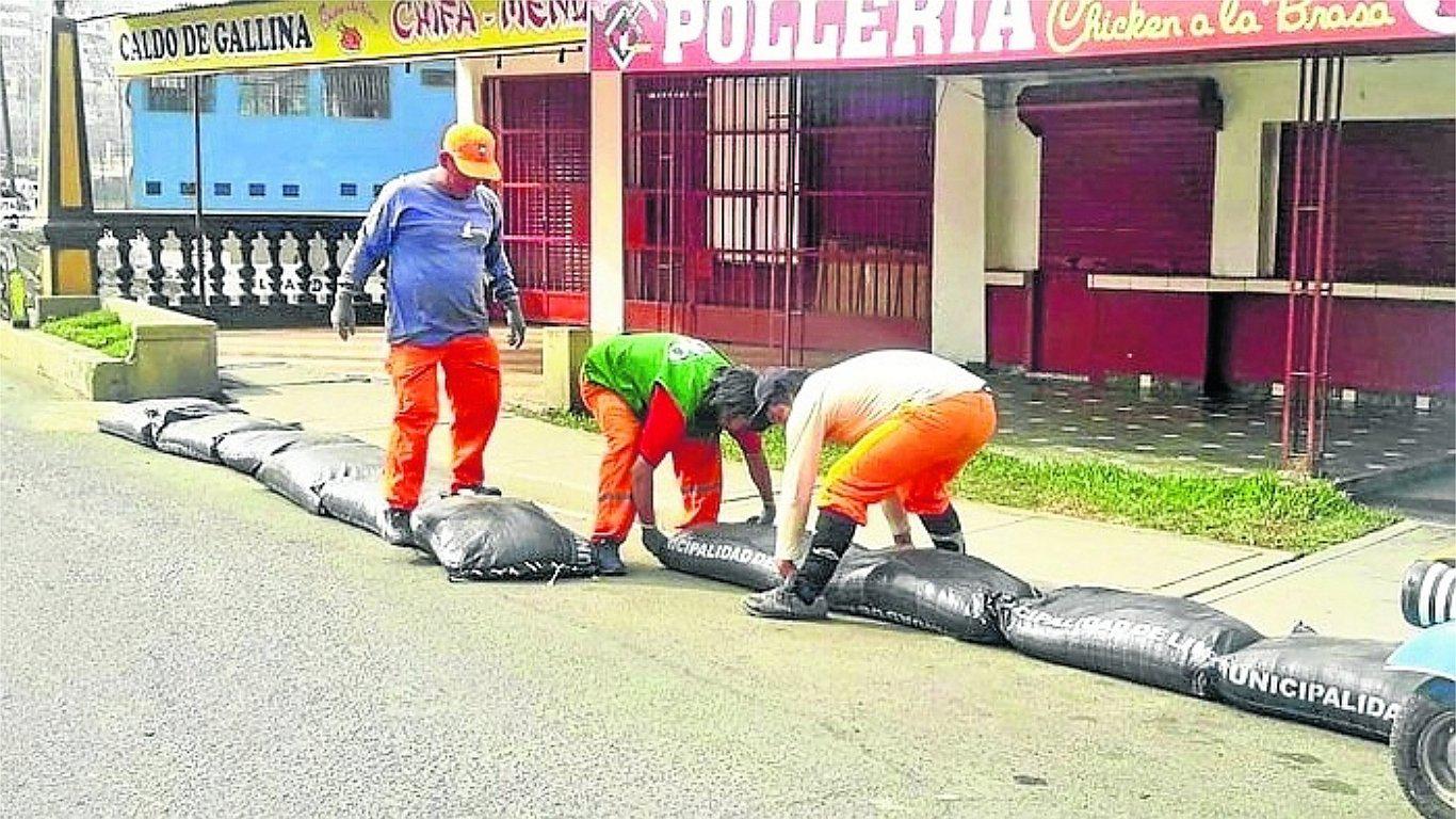 Multarán con 420 soles a ciudadanos que no retiren sacos de arena