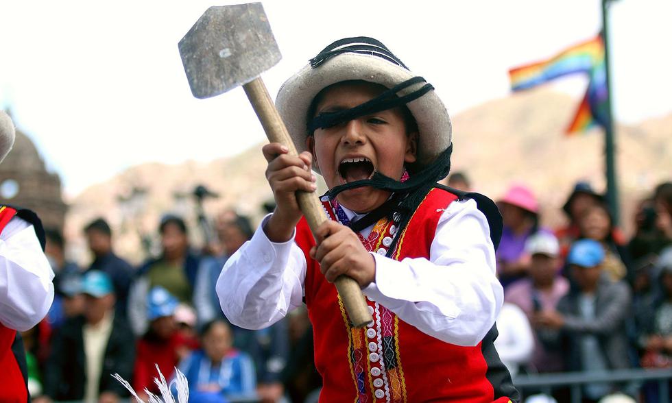 Vive las Fiestas del Cusco con las mejores imágenes del desfile escolar (FOTOS)