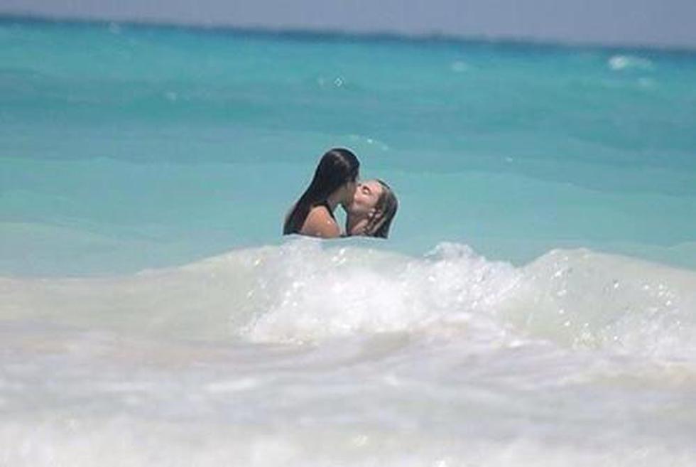 Cara Delevingne y Michelle Rodríguez en topless se prodigan besos (FOTOS)