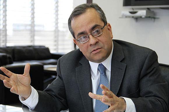 The Economist critica al fujimorismo por censura a ministro Saavedra