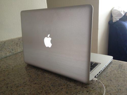 Sujeto asegura que su vida se arruinó desde que vio pornografía por culpa de Apple 