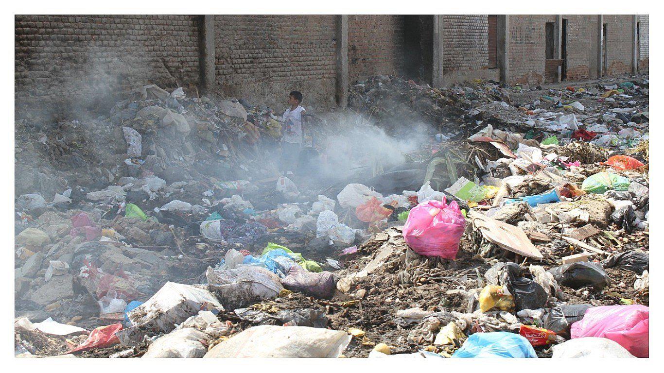 Fumigan sectores de José Leonardo Ortiz por exceso de basura