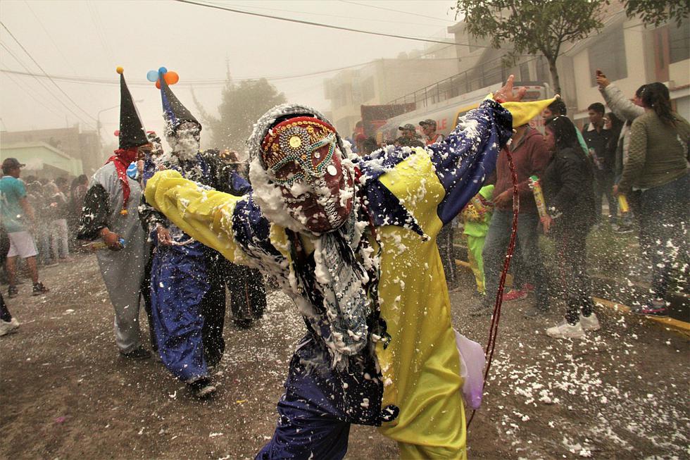 ​Cientos festejaron el viejo carnaval loncco de Cayma