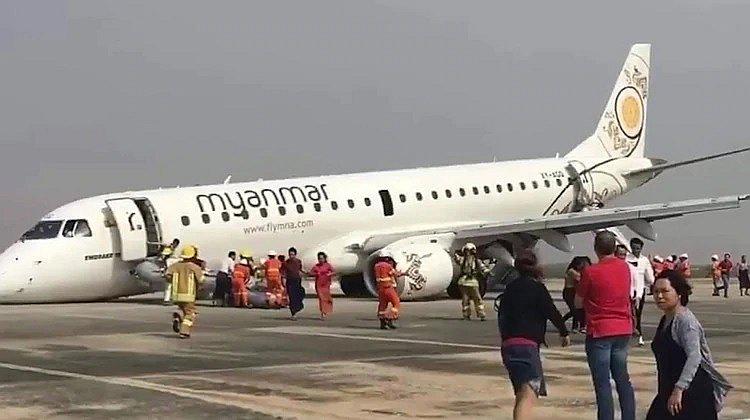  Un avión aterriza sin las ruedas delanteras y no tuvo víctimas que lamentar (VIDEO)