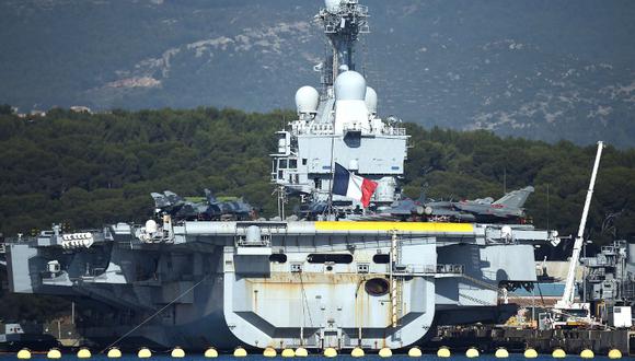 Francia intensifica ataques contra el E.I. con portaviones nuclear