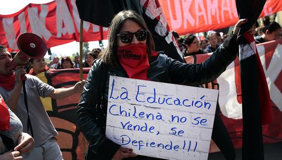 Chile: Universitarios marchan contra cambios a plan de gratuidad educativa