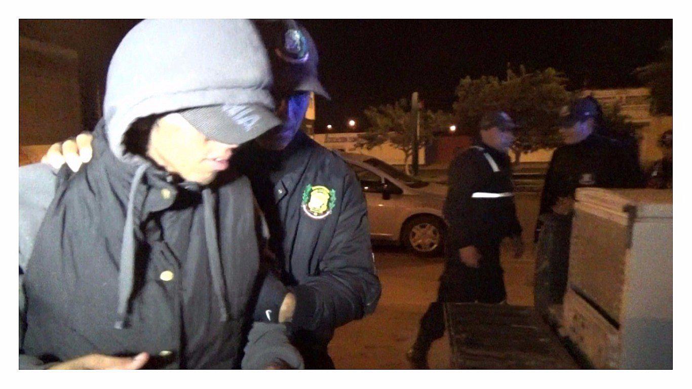 Nuevo Chimbote: Serenos intervienen a tres presuntos hampones con una refrigeradora (VIDEO)