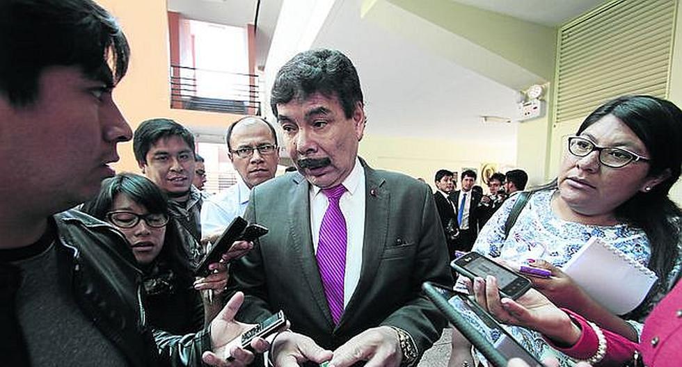 Alfredo Zegarra cuestiona a la Contraloría por sanción a cuatro