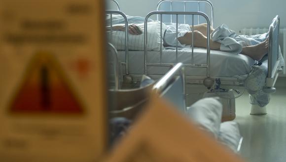 Los hospitales en ciertas regiones alemanas ya enfrentan “una sobrecarga aguda” que hace necesario el traslado de pacientes. (Foto: LENNART PREISS / AFP)