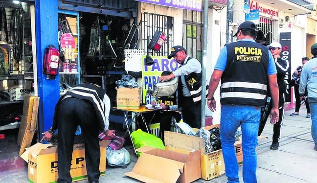 Policía incautó autopartes de tiendas en Miraflores. (Foto: GEC)