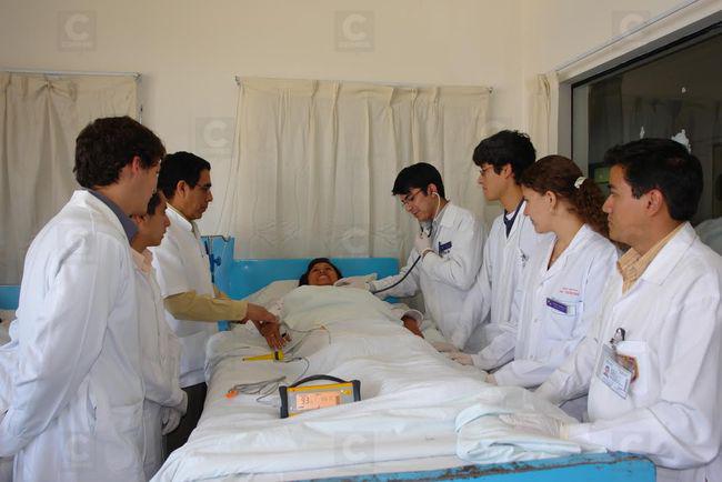 Facultad de Medicina de la UCSM oficializa base de datos mundial para consultas clínicas