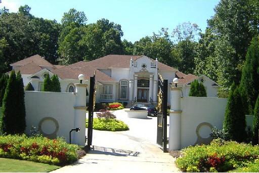 Así viven los pastores más ricos del mundo