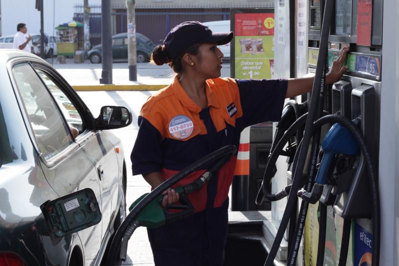 Solo uno de cada cinco grifos redujo el precio de los combustibles