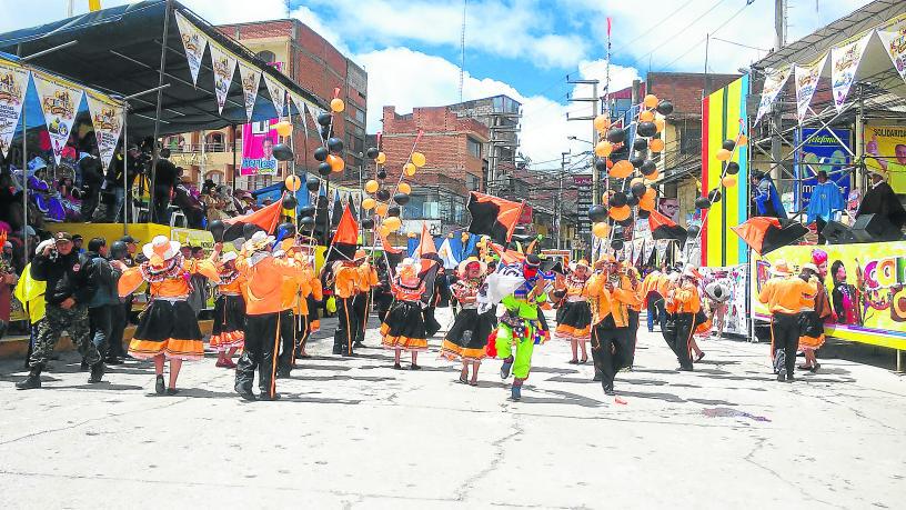 Con harina y agua celebran Carnaval Cerreño 2016 a 4380 metros sobre el nivel del mar
