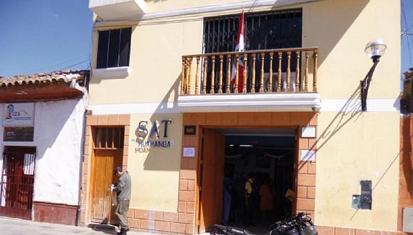 Trabajadores del SAT Huamanga sin sueldo hace tres meses