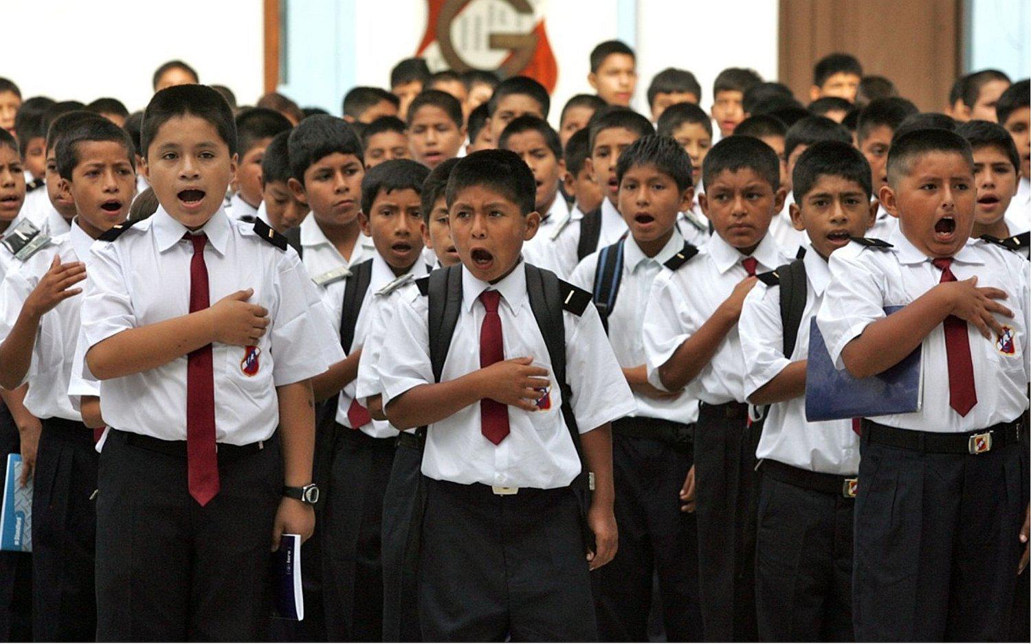 "Folder" y "Profesor" entre nombres curiosos compartidos por Reniec en saludo por inicio de año escolar