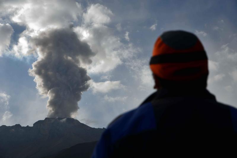 Instalan "cenizómetros" para calcular volumen en Ubinas