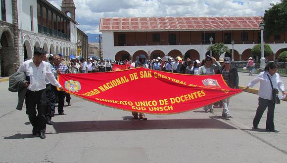 Efectúan aumento salarial de S/ 86 millones para docentes universitarios