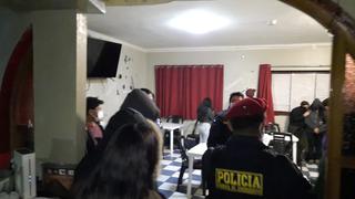 Encuentran a 30 personas, entre ellos un niño de 3 años en bar clandestino en Huancayo