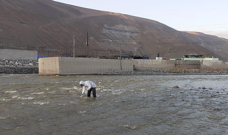 Ante coloración del río Tambo, informe revela que no hay contaminación y pobladores no creen