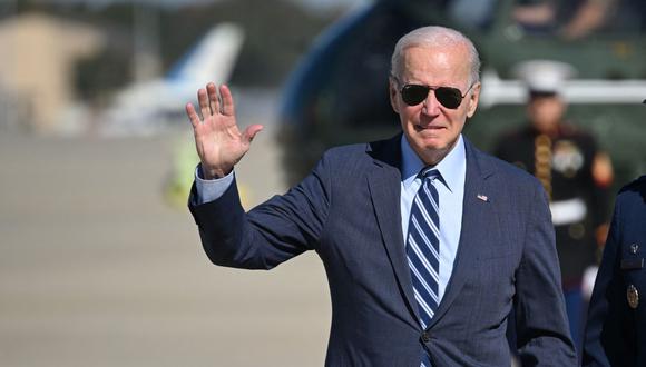 El presidente de los Estados Unidos, Joe Biden, llega para abordar el Air Force One en la Base Conjunta Andrews en Maryland el 20 de octubre de 2022. (Foto de MANDEL NGAN / AFP)