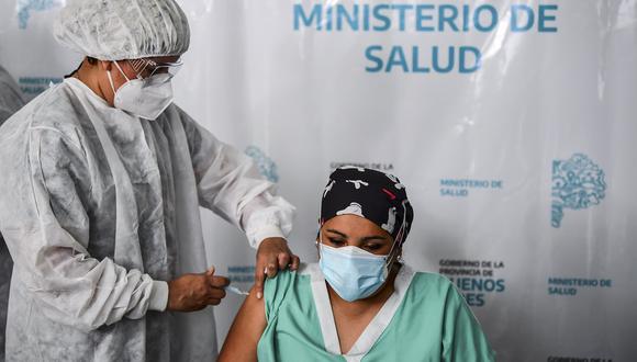 Argentina ha notificado 317 eventos adversos posteriores a la aplicación de 32.013 dosis de la vacuna Sputnik V. (Foto:  Ronaldo SCHEMIDT / AFP)