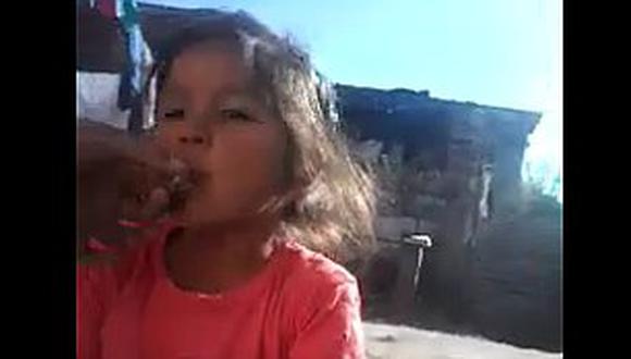 Argentina: Madre da de fumar marihuana a su menor hija 