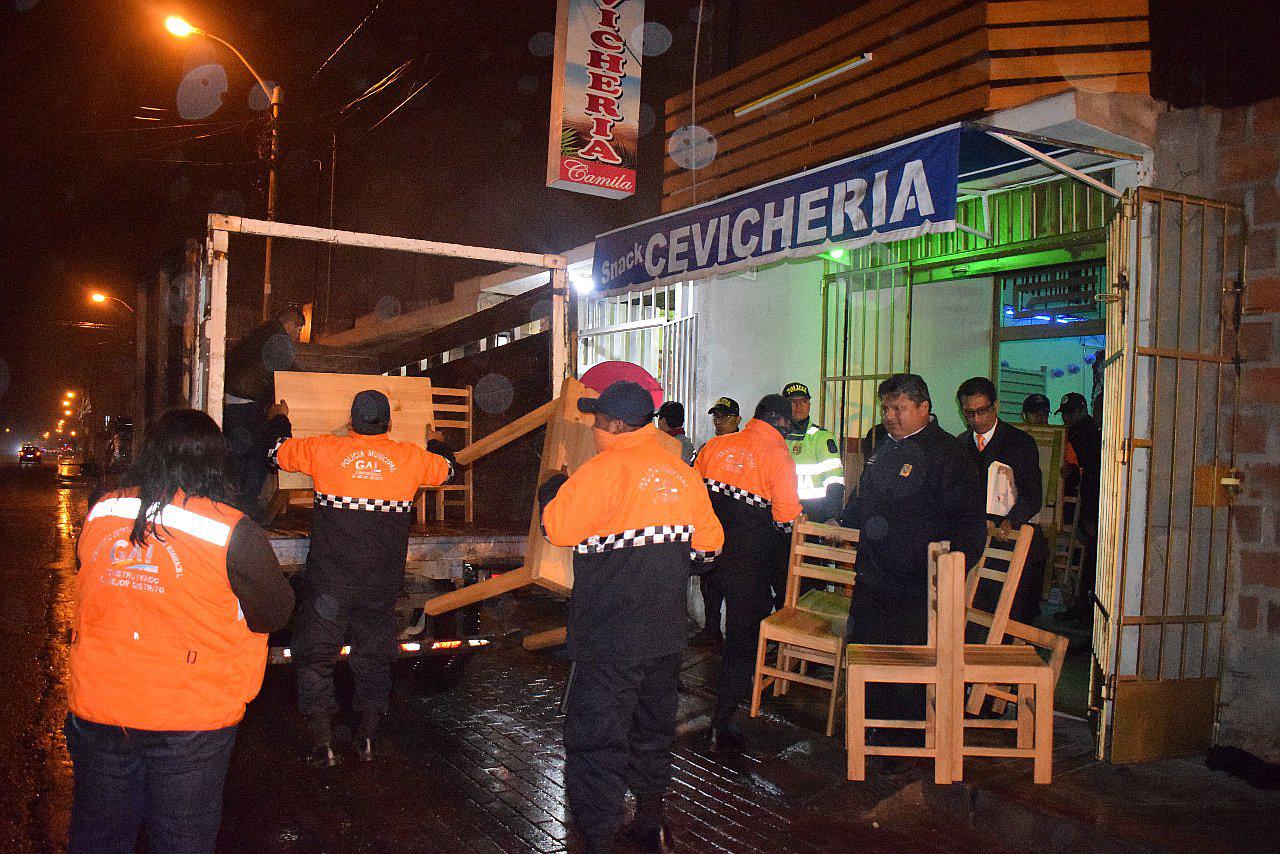 Clausuran cinco cantinas y decomisan los muebles hasta que paguen multa