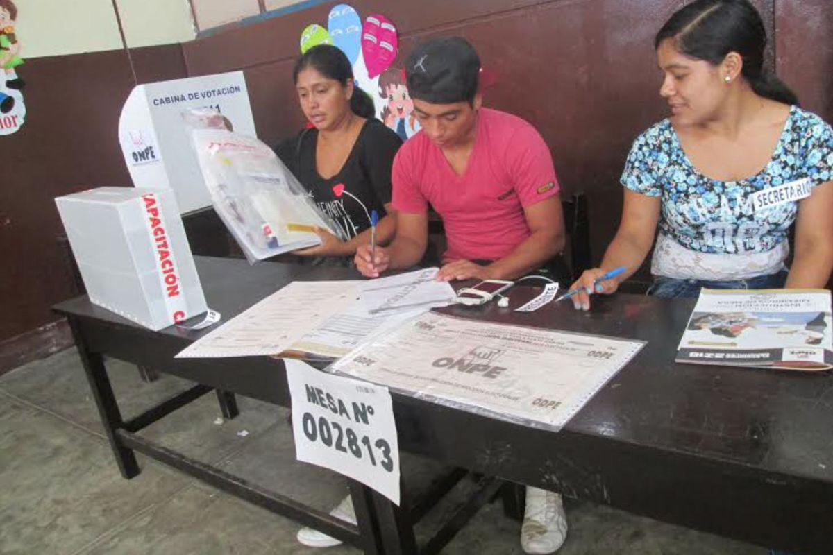 Los integrantes de una mesa electoral son el presidente, secretario y tercer miembro. (Foto: Andina)
