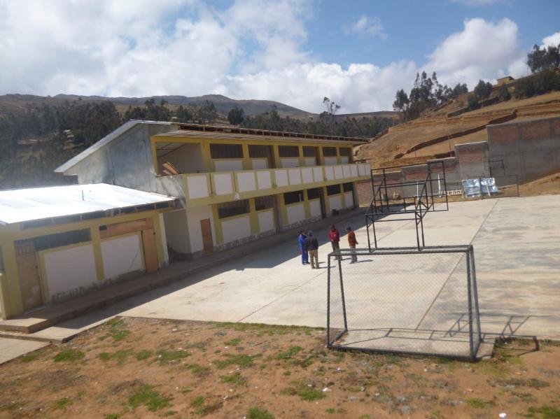 Alumnos del Colegio Túpac Amaru del distrito de Chaulán estudian es casas alquiladas
