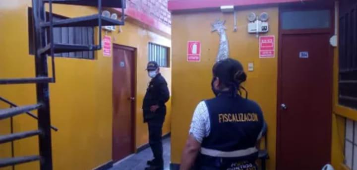 El establecimiento está ubicado cerca al centro comercial Open Plaza, en la provincia de Chiclayo, región Lambayeque.