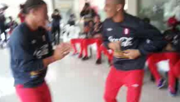 Selección peruana bailó al ritmo de Óscar Avilés