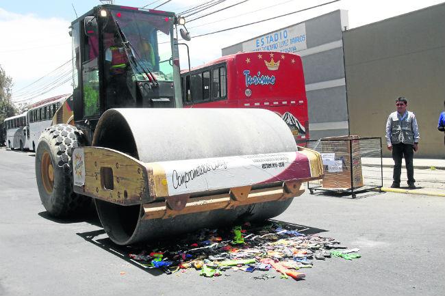 Arequipa: Destruyen  mil armas de juguete