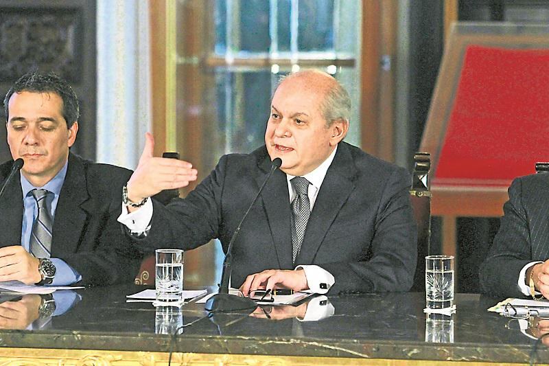 Gratificaciones sin descuentos es observada en parte por el Ejecutivo