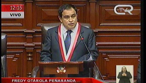 Otárola reconoce equivocación del Congreso y pide disculpas por 'repartija'